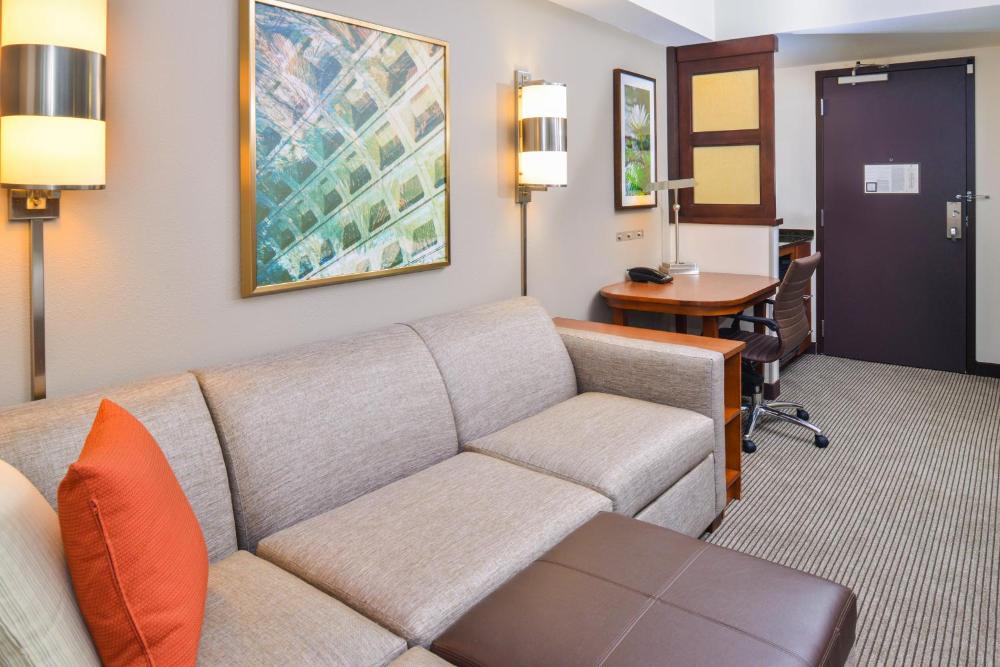 King Room with Sofa Bed - High Floor interior